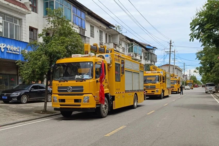 连续奋战又出发 华亿(中国)官方紧急驰援湘潭涓水决口